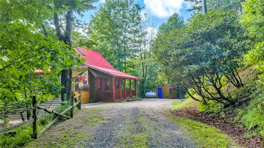219 Ravenwood Drive, West Jefferson, NC 28694 - #2