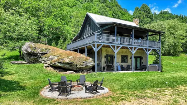 3244 Old Us Highway 421, Vilas, NC 28692