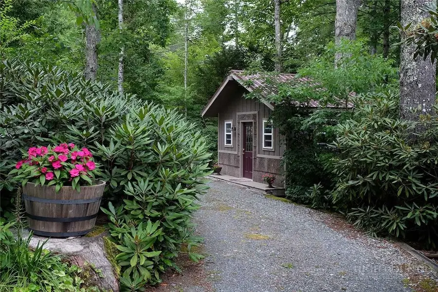 203 Black Pine Road, Pineola, NC 28657 - #2