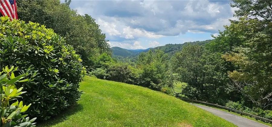 600 Mountain Glen, Newland, NC 28657 - #3