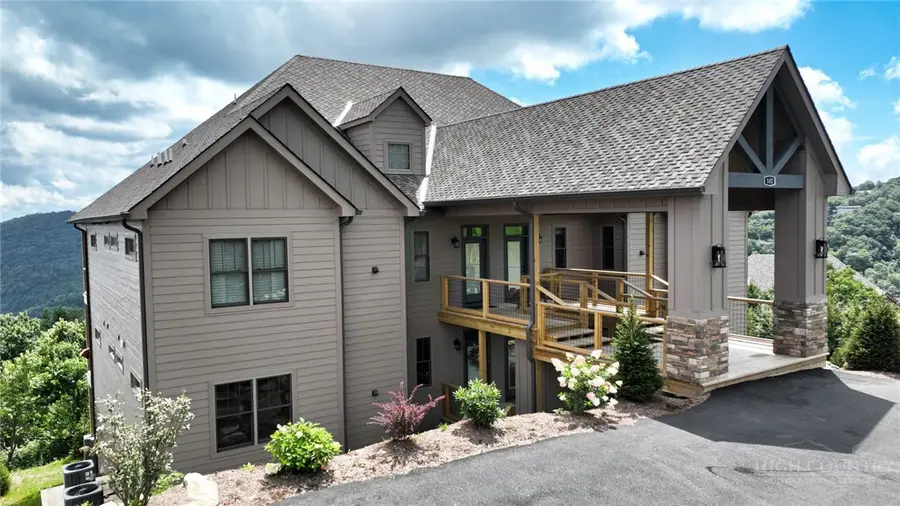 142 Crescent Lane #22D, Sugar Mountain, NC 28604 - #2