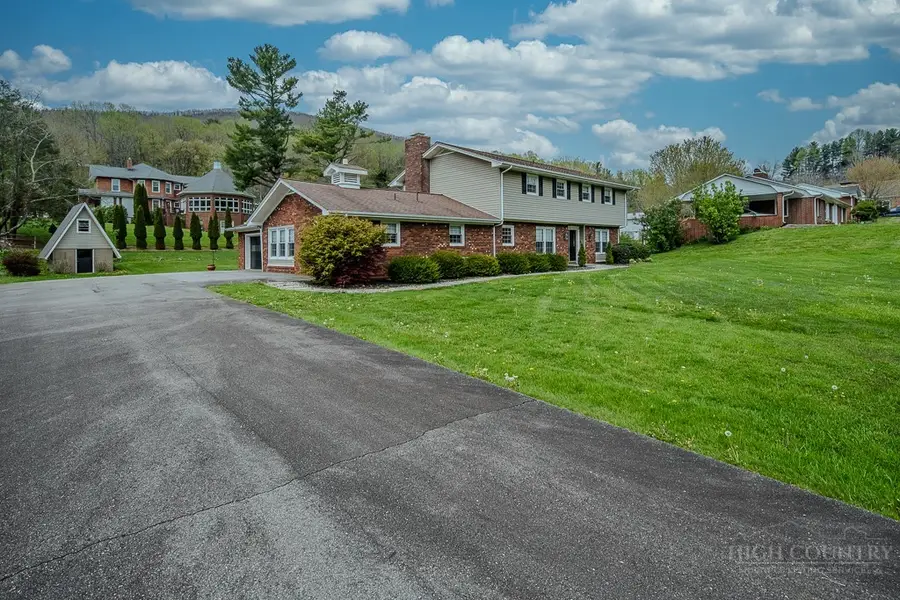 501 N Jefferson Avenue, West Jefferson, NC 28694 - #2