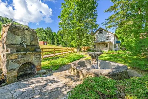 160 Old Turnpike East Road, Banner Elk, NC 28604