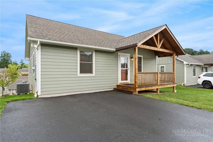 555 Townhomes Place #555, Boone, NC 28607 - #2