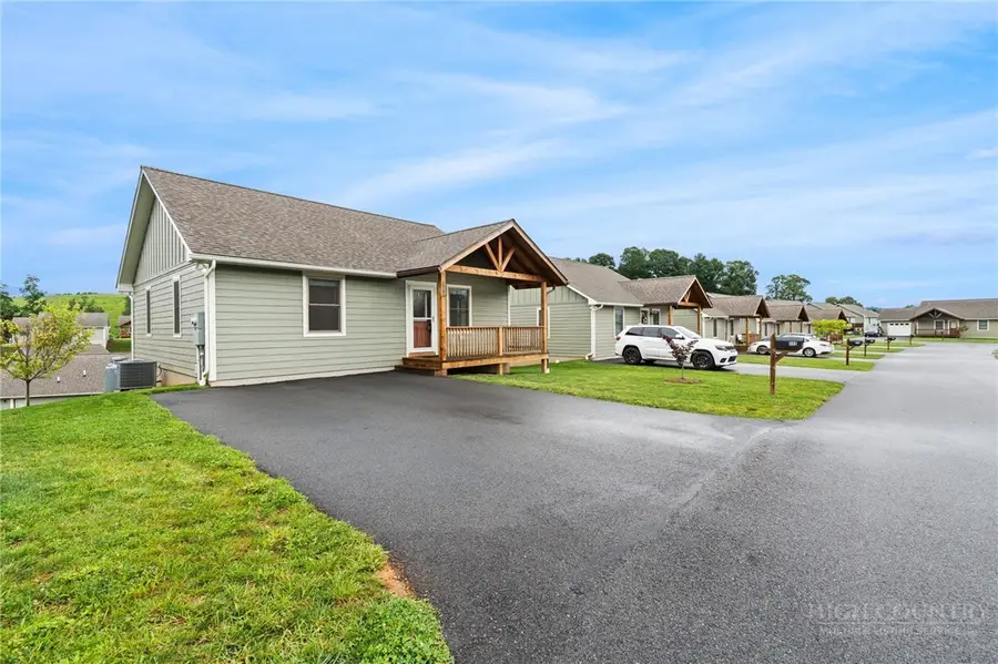 555 Townhomes Place #555, Boone, NC 28607 - #3