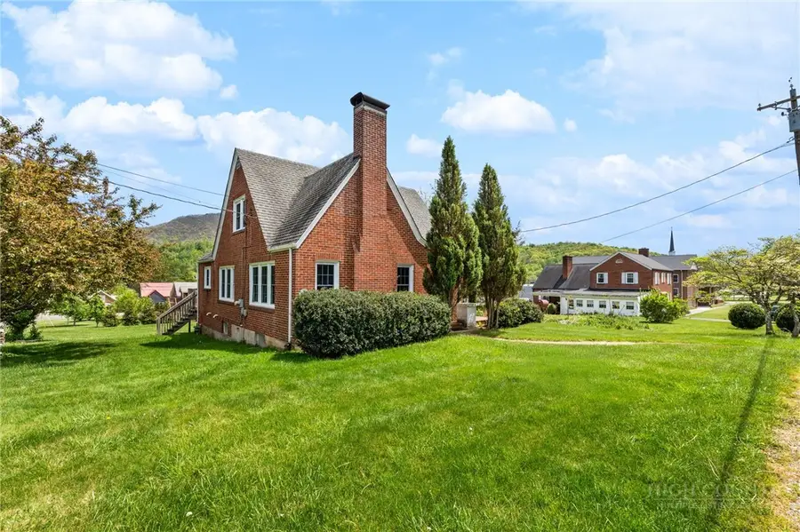 306 Wilton Avenue, West Jefferson, NC 28694 - #2