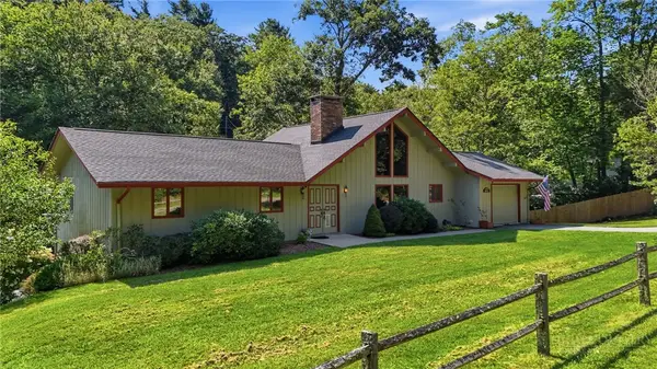 2472 Flat Top Road, Blowing Rock, NC 28605