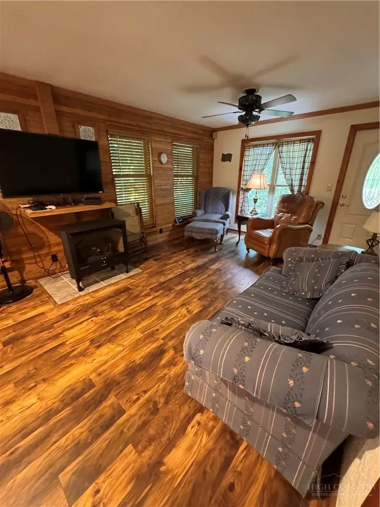488 Hemlock Loop, Newland, NC 28657 - #2