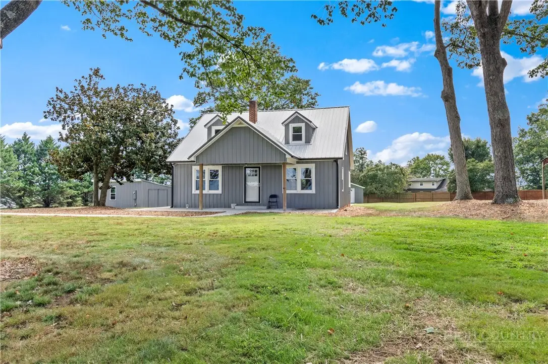 4752 W Old Us 421 Highway, Hamptonville, NC 27020 - #1