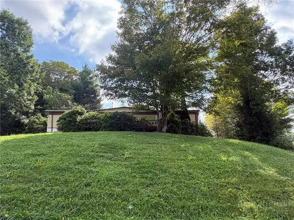 16 Wineberry Lane, Newland, NC 28657