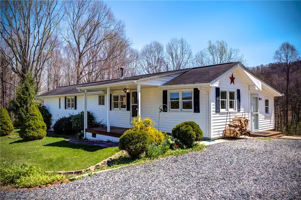 2081 Bakers Ridge Road, Piney Creek, NC 28663