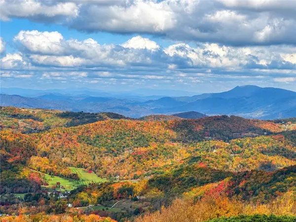 303 Sugar Top Drive #2401, Sugar Mountain, NC 28604