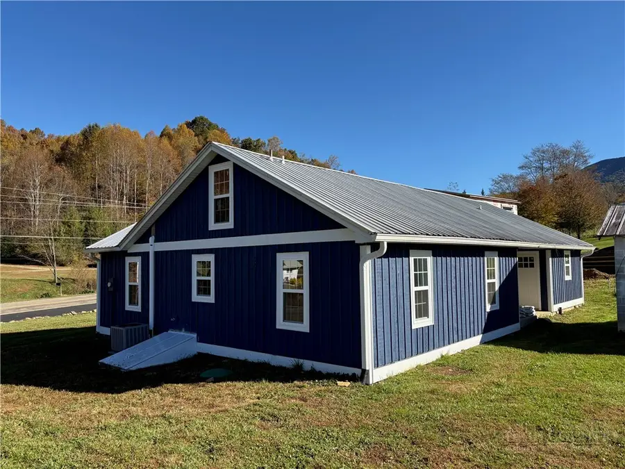 887 Slabtown Road, Zionville, NC 28698 - #2