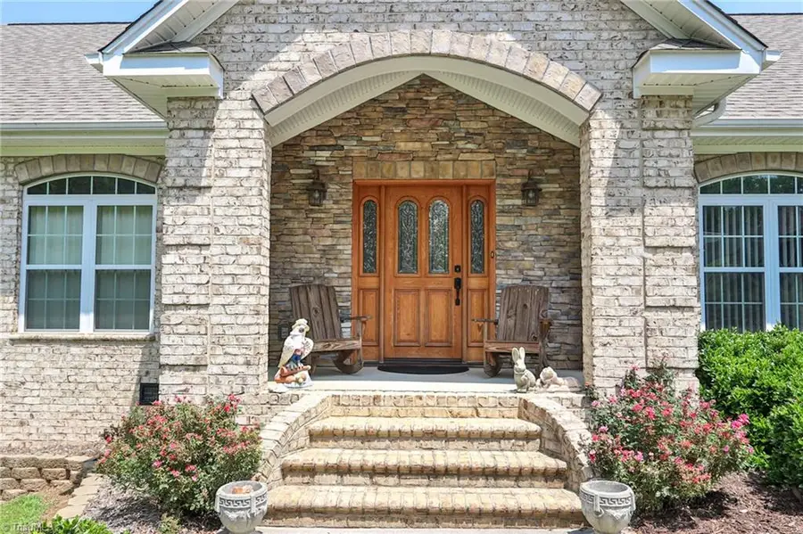 3429 Old Us Highway 421 E, Yadkinville, NC 27055 - Image #2