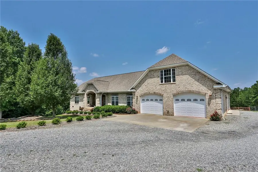 3429 Old Us Highway 421 E, Yadkinville, NC 27055 - Image #3