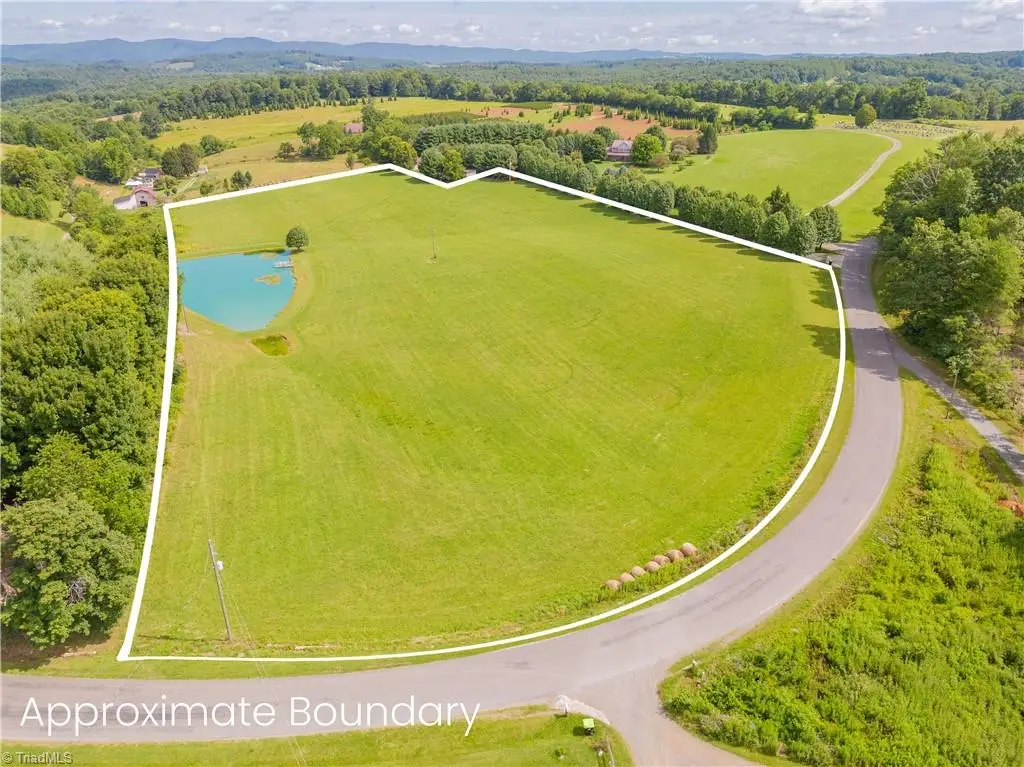 1972 Hunters Ridge Road, Hillsville, VA 24343 - Image #1