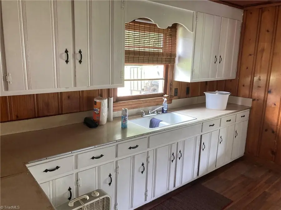 300 Abbotts Avenue, Lexington, NC 27292 - #3