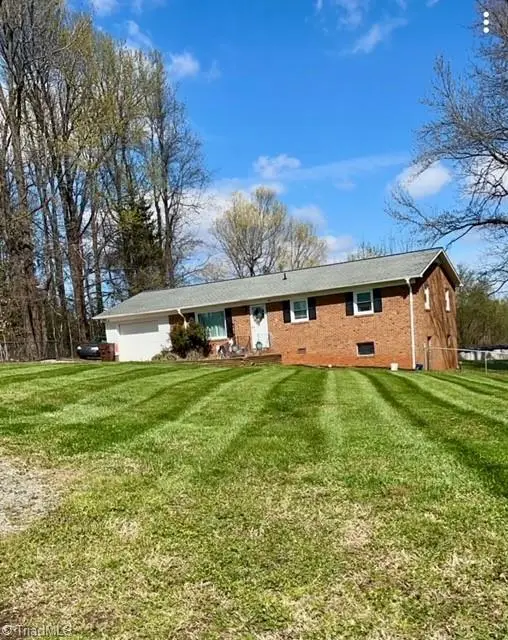 4424 Kingston Court, Thomasville, NC 27360