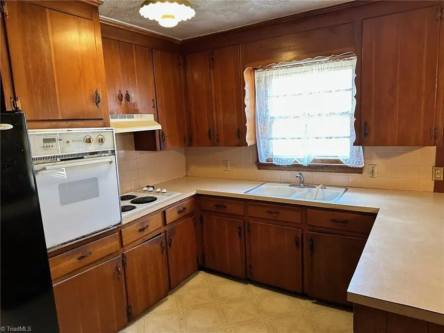 6900 Blenheim Court, Rural Hall, NC 27045 - Image #2