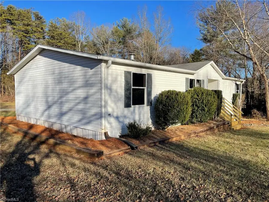 443 E Main Street, East Bend, NC 27011 - Image #3