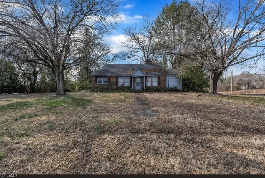 517 Summit Street, Walnut Cove, NC 27052 - Image #2