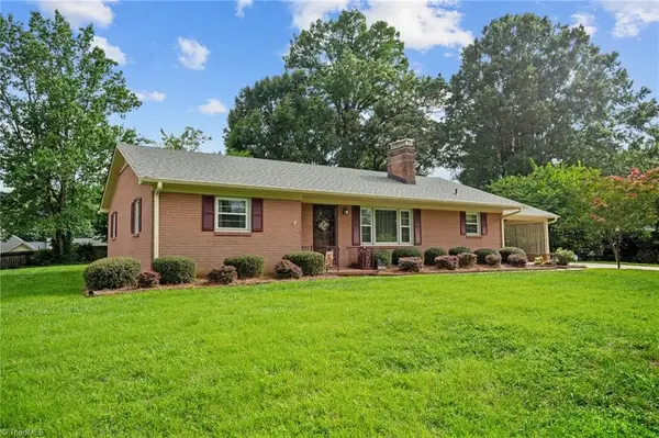 6208 Parkfield Lane, Clemmons, NC 27012