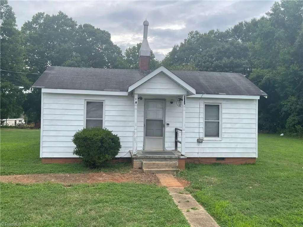 212 E Elizabeth Street, Lexington, NC 27295 - Image #1