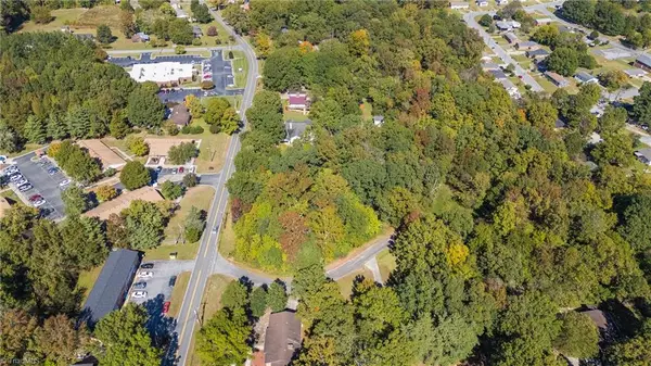 302 Pineywood Road, Thomasville, NC 27360