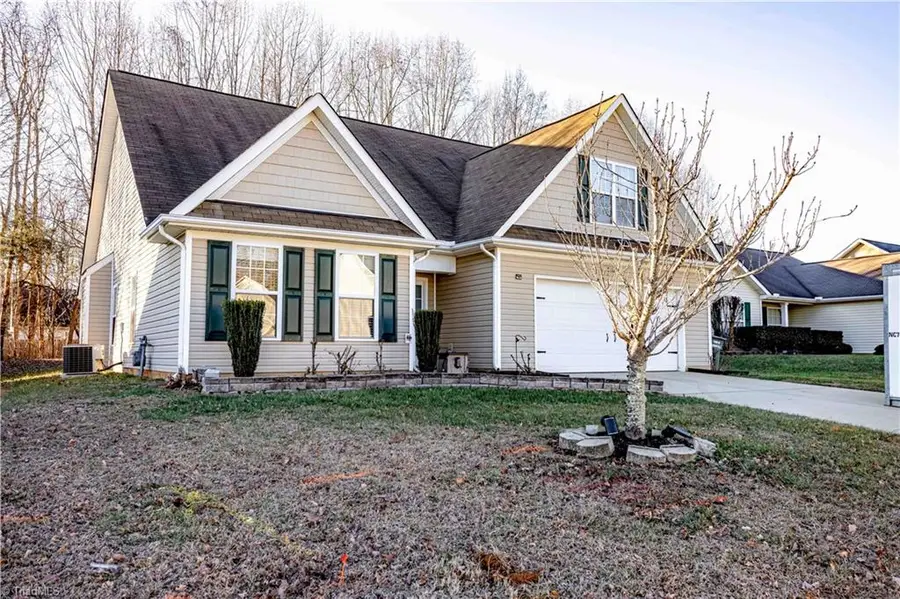 512 Walnut Crossing Drive, Whitsett, NC 27377 - Image #2