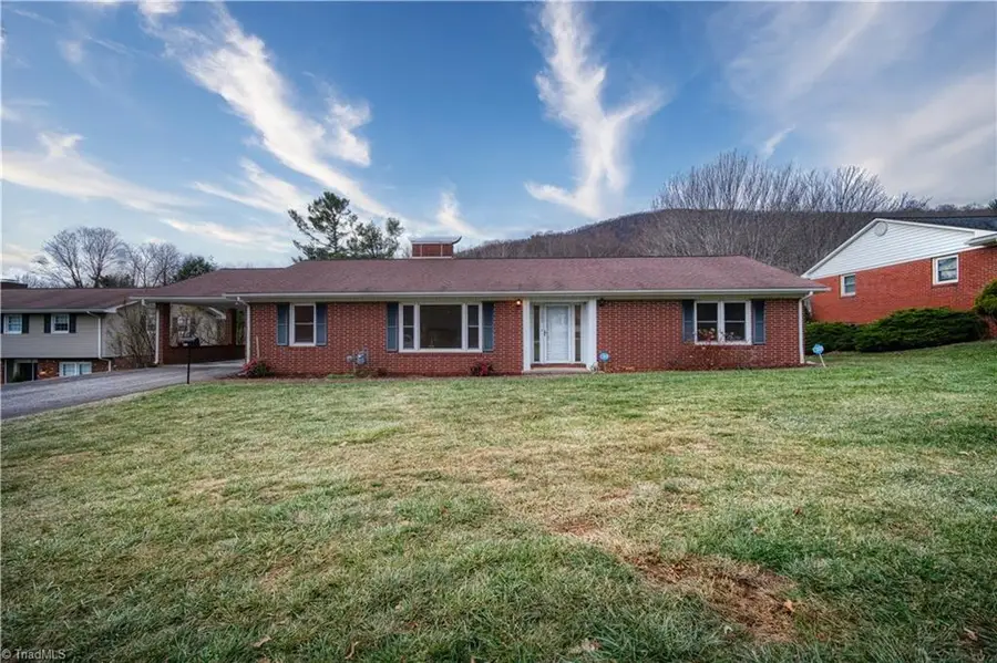 503 N Jefferson Avenue, West Jefferson, NC 28694 - Image #3
