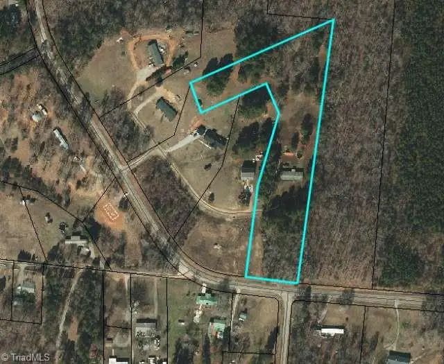 215 Fairfield Court, Thomasville, NC 27360 - Image #3