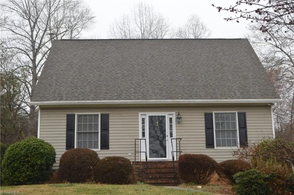 137 N Summit Drive, Mount Airy, NC 27030 - Image #1