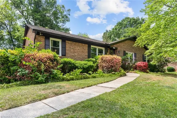 5912 Puritan Lane, Winston-Salem, NC 27103