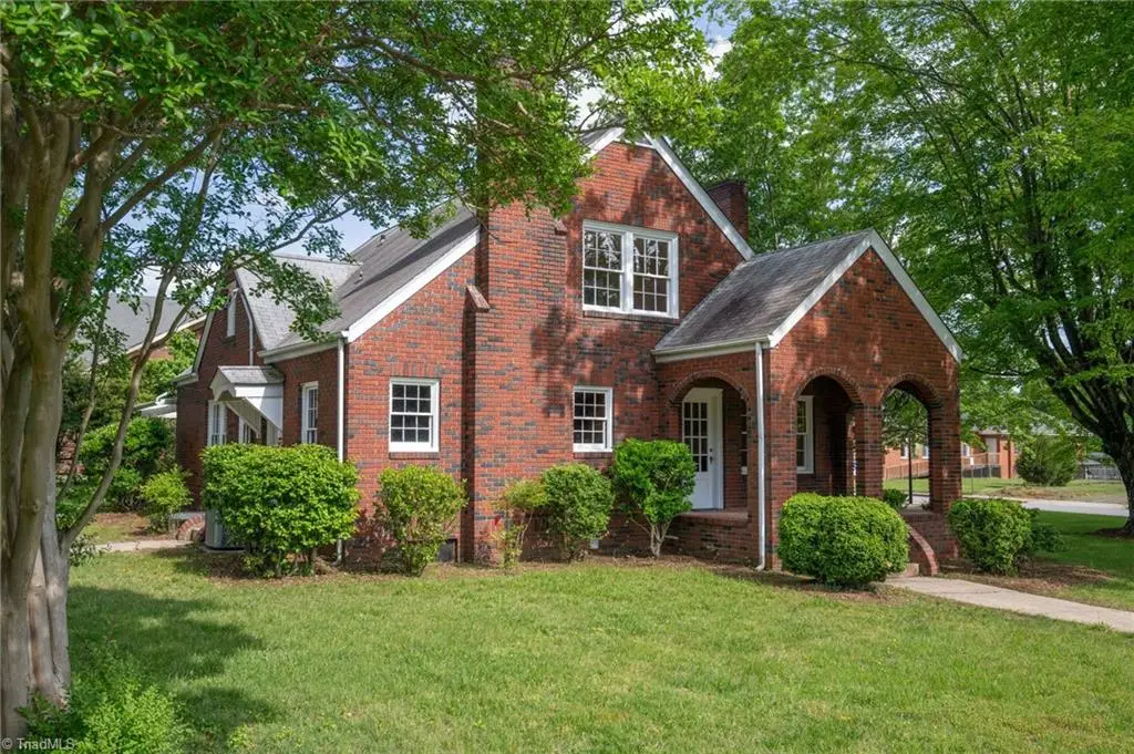 104 N Madison Street, Yadkinville, NC 27055 - Image #1