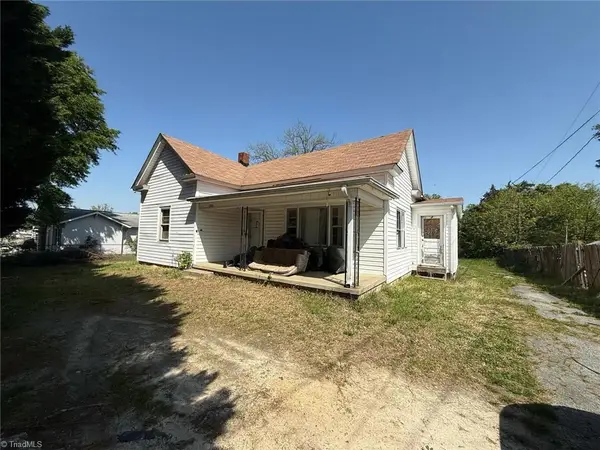 2912 W English Road, High Point, NC 27262