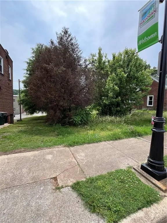 111 S 2nd Avenue, Mayodan, NC 27027