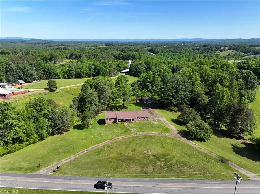 2952 Nc 268, Pilot Mountain, NC 27041 - Image #2