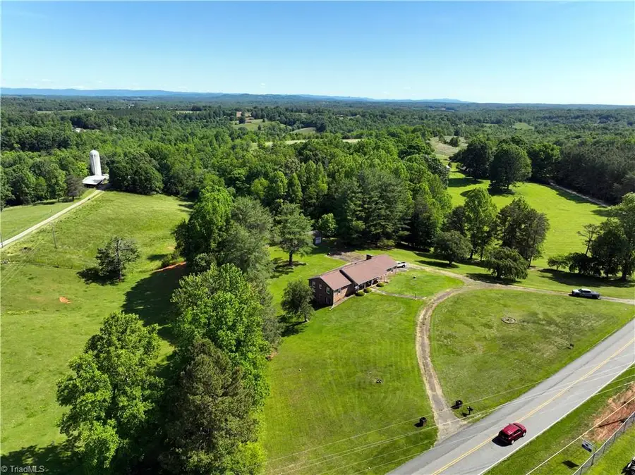 2952 Nc 268, Pilot Mountain, NC 27041 - Image #3