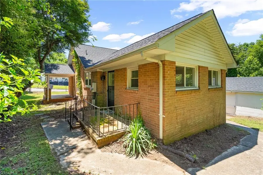 820 Moore Street, Reidsville, NC 27320 - Image #2