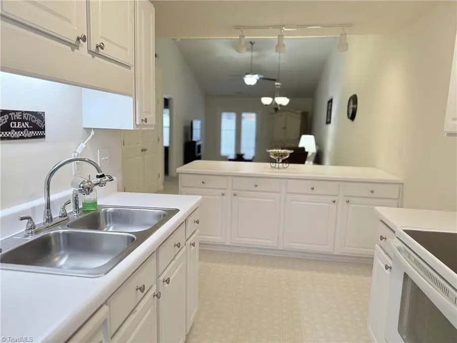 3346 Hyde Place Circle, Winston Salem, NC 27103 - Image #3