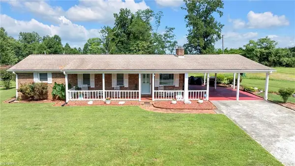 7121 Ridge Road, Tobaccoville, NC 27050