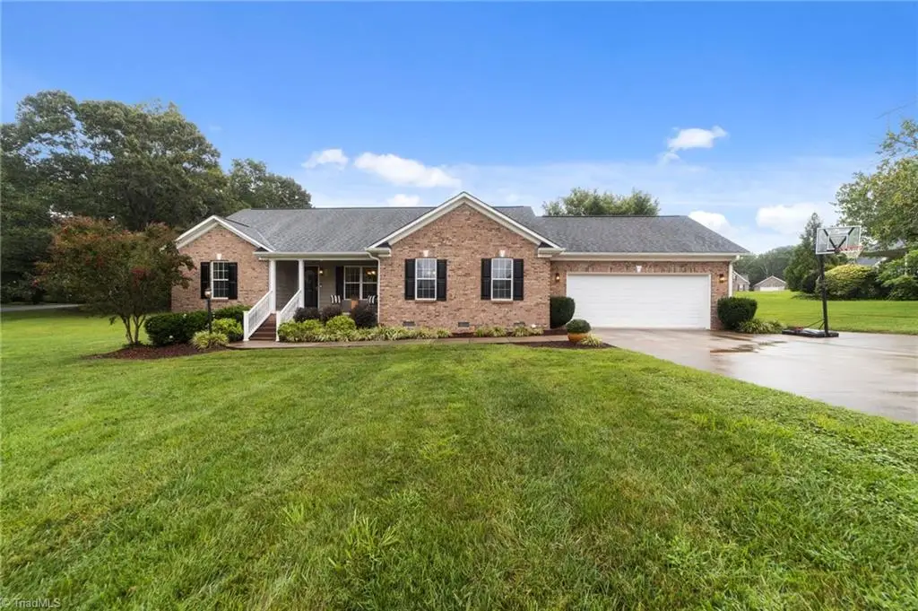 191 E Plantation Circle, Reidsville, NC 27320 - Image #1