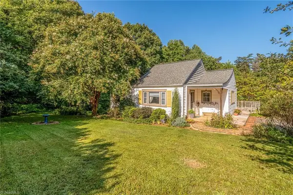 2176 Vienna Dozier Road, Pfafftown, NC 27040