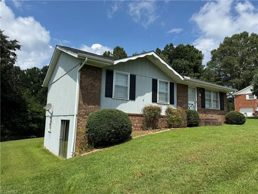 160 Reddies Street, North Wilkesboro, NC 28659 - Image #2