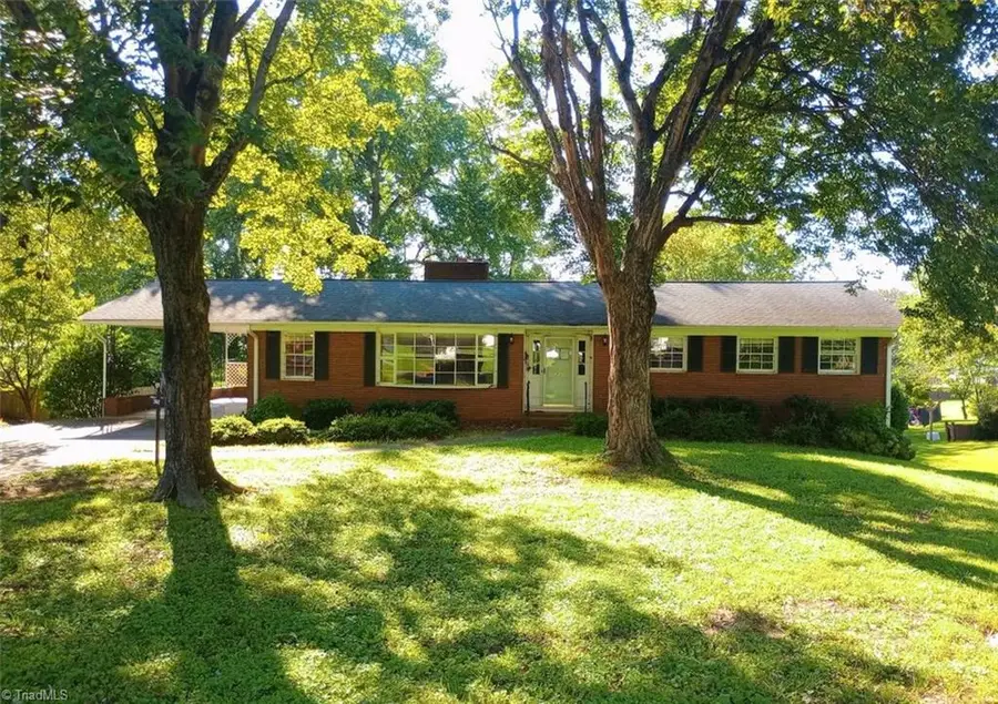 626 Willowbrook Lane, Winston Salem, NC 27104 - Image #2