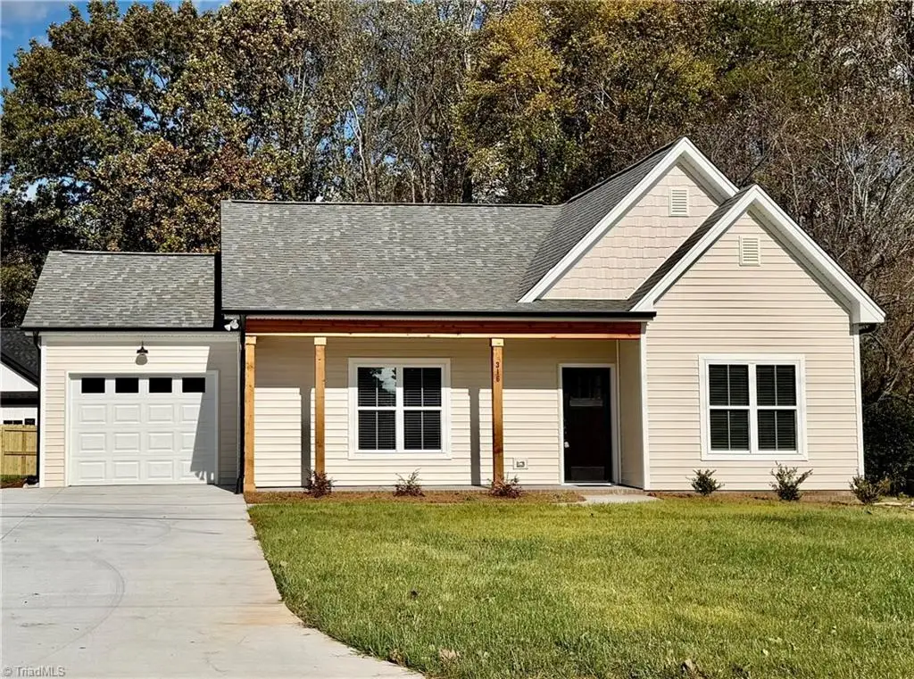 316 W Lee Avenue, Yadkinville, NC 27055 - Image #1