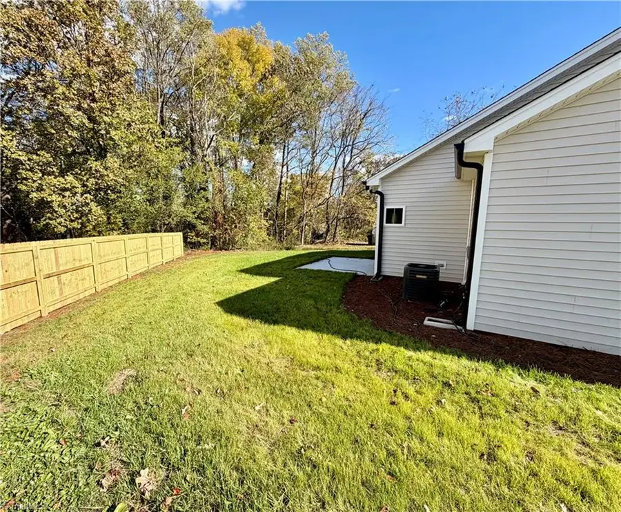 316 W Lee Avenue, Yadkinville, NC 27055 - Image #2