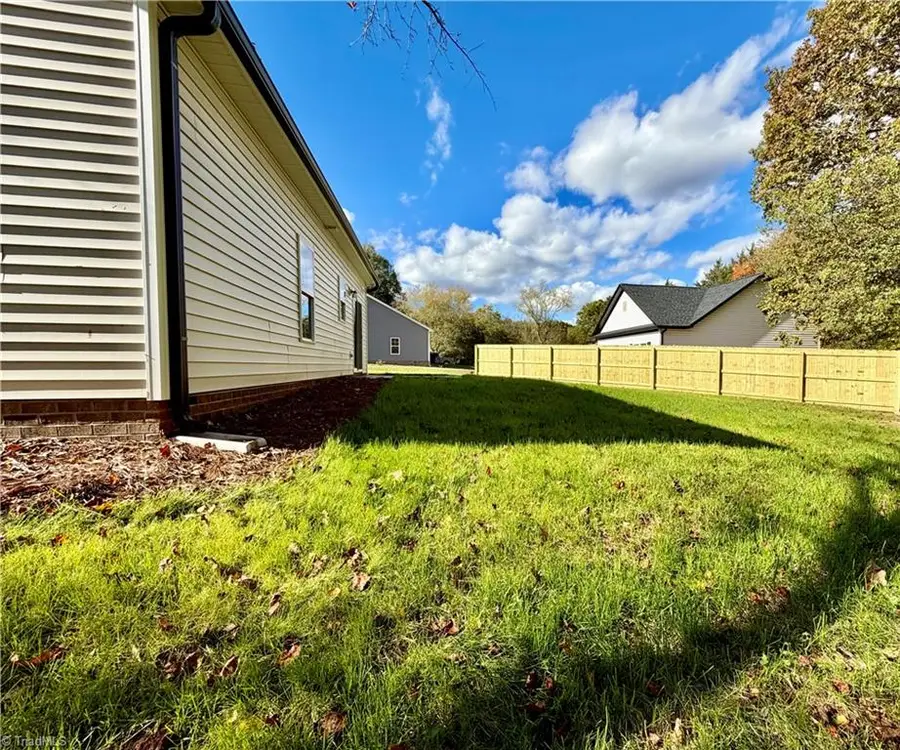 316 W Lee Avenue, Yadkinville, NC 27055 - Image #3