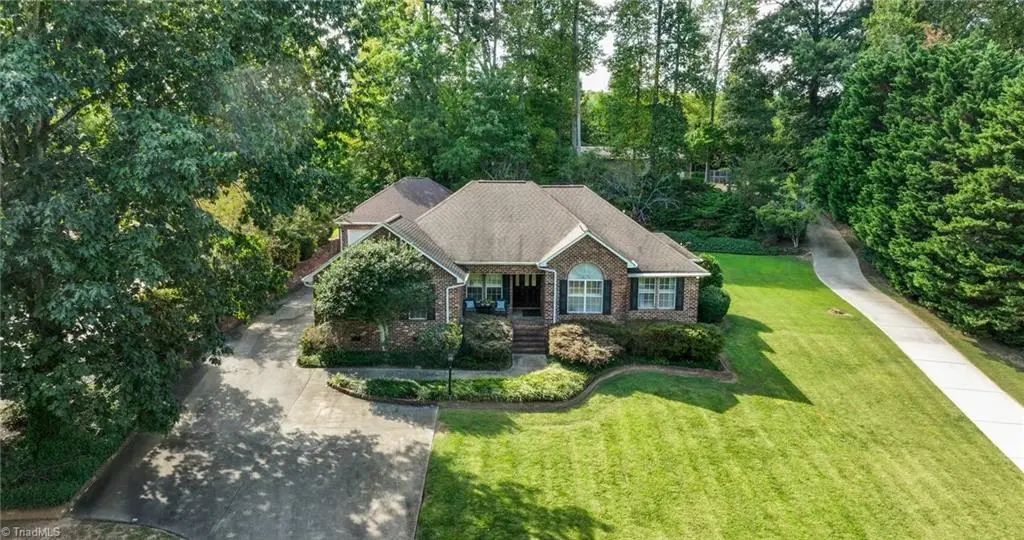 471 W Hunting Ridge Drive, Thomasville, NC 27360 - #1