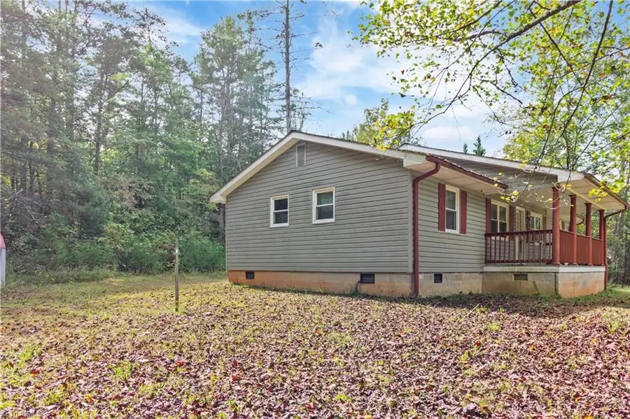 312 Brookview Drive, Boomer, NC 28606 - Image #3